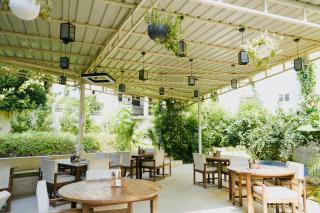 Yogi Resort And Garden Cafe - 4