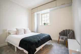 Cozy 1BR Seaside Apt in Brighton Marina Village - 8