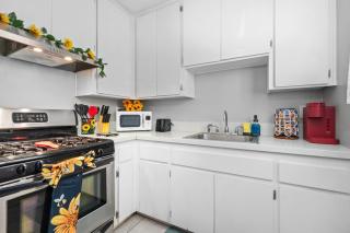 Stylish & Comfy Gem in North Park, Walk to Restaurants, Bars, and Breweries - 9