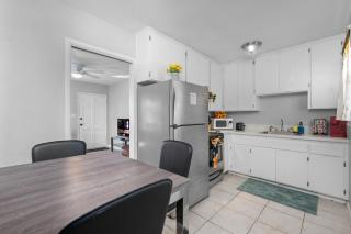 Stylish & Comfy Gem in North Park, Walk to Restaurants, Bars, and Breweries - 7