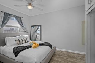 Stylish & Comfy Gem in North Park, Walk to Restaurants, Bars, and Breweries - 4