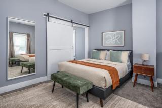 Walnut Hills, 5min to UC, Sleeps 7ppl, Lux Beds, Smart TVs - 2