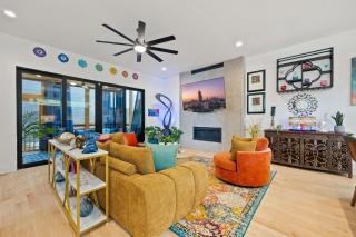 Luxury Home 4BR 4BA City Views HotTub GameRoom - 0