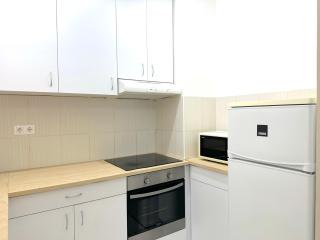 Prime Stay - Modern 3 Bedroom Family Apartment with Free Parking & Garden Terrace - 6