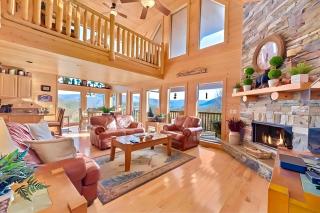 Little Cub Cabin I Spacious Exquisite View 3 King Hot Tub & BBQ - 6