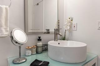 Los Angeles charming big house, king bed, parking, EV - 3