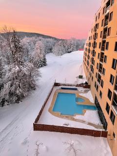 Comfy 2 Bed 2 Bath Condo on the slopes with night skiing - 2