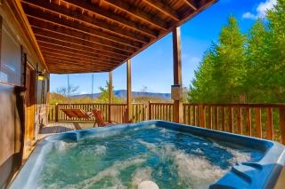 Little Cub Cabin I Spacious Exquisite View 3 King Hot Tub & BBQ - 9