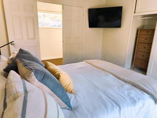 Old Fig Cottage - 3 Large Bedrooms - 5