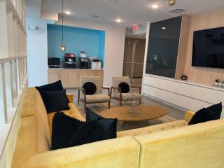 Luxury Stay in Midtown ATL Gym, Pool, City Views - 9