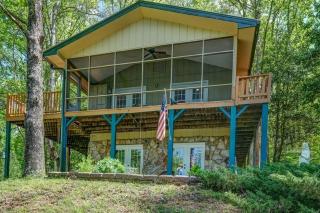 Waterfront cabin in the woods - 1