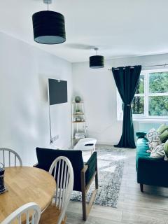 Dover Ferry Apartments, private terrace and on-site parking - 5