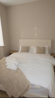 Luxurious 2 bed Apartment in London - Long Stays - Free Parking - 5