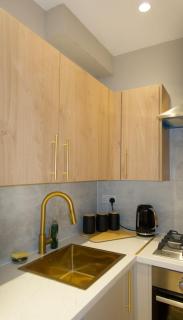 Luxurious 2 bed Apartment in London - Long Stays - Free Parking - 2