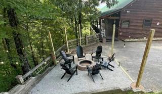 Breezy Mountain Views, New Fire Pit! 6 Bd w Hot Tub and Pool Table - 6