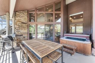 Walk to Slopes Hot Tub Balcony Views Mins to Main Street Deer Valley Haven by AvantStay - 8