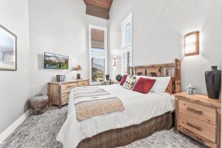Walk to Slopes Hot Tub Balcony Views Mins to Main Street Deer Valley Haven by AvantStay - 6