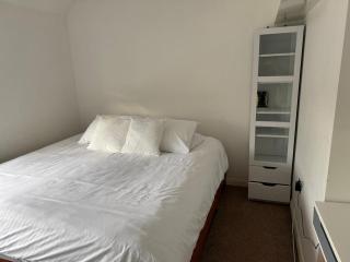 3-bedroom home with large garden and free parking - 2
