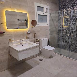 Modern Hotel-Style Apartment - 9