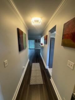 Suburban Retreat 15 Mins to Downtown Detroit - 8