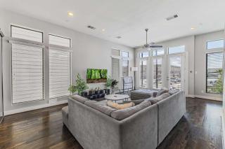 3BR Home Near Downtown Rooftop & Spa - 9