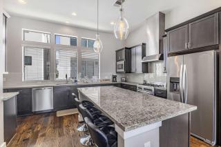 3BR Home Near Downtown Rooftop & Spa - 1