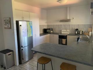 Comfy 4 Bedroom with Country Views - 7