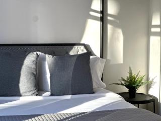 Winter living, Downtown 1BR Apt with kitchen and laundry, Near Convention Center and PPAC - 6