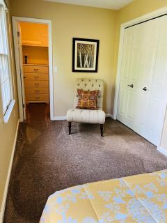 Mins to Blessing Hospital, Miss River, Country Club - 9