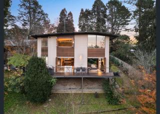 Leura Designer Retreat 3 Bedroom, 2 Bathroom, Firepit, Fireplace, Pet Friendly, Peaceful, Large Tree Lined Backyard - 5