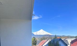 PUCÓN CENTRO SOÑADO, DEPTO NUEVO con Aire Acondicionado, Camas y Plumones ROSEN, 2 Dorm, 2 Baños, 1 Estacionamiento Subterráneo, Terraza, Wifi Alta Velocidad, Ascensor, posibilidad de visualizar El Volcán, a pasos del Casino ENJOY - 1