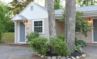 Sandwich Inn and Suites - 8