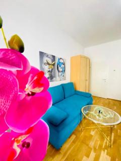 Beautiful 1BR Apartment 5P Stay 10 Min Transport to Stadthalle - 1