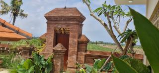 Peaceful 2BR House with Rice Field View Near Beach & Local Spots - 9