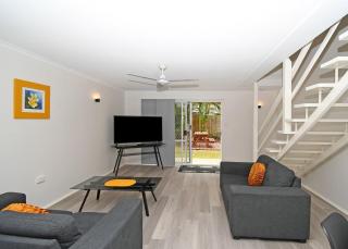 Coast Apartments Large 2 Bed 1 Bathroom with Pool - 0