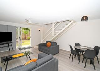 Coast Apartments Large 2 Bed 1 Bathroom with Pool - 9