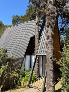 Chalé Design Mon Amour 3 - Prime - Espaçoso - 2 quartos de casal - Equipadíssimo - Lareira - à 3 min do centro - 4