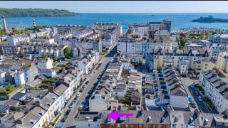 Quirky Coach House - 2