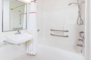 MainStay Suites Detroit Auburn Hills - 4