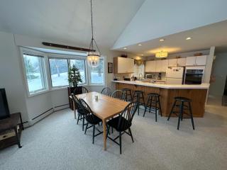 F14 Bretton Woods Condo along golf course short walk from Omni Mount Washington Hotel - 2