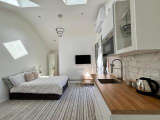Rabbits Nest Studio - 6