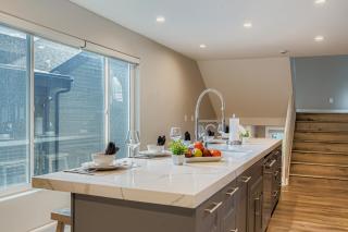 Mountain Luxury in Old Town Spa - Walk to Main 440 home - 1