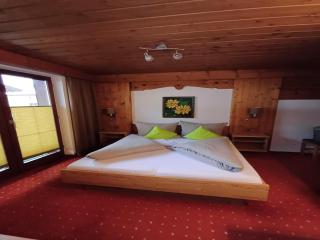 Apartment in Ski Paradise near Trails - 8