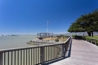 Modern Bayview Apartment by the Water - 1