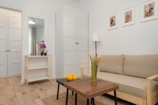 Beige Apartment Near Łódź Fabryczna Perfect for Remote Work by Noclegi Renters - 5