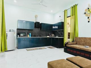 Euphoria Stay - 2BHK Cozy Mountain Homestay - 7