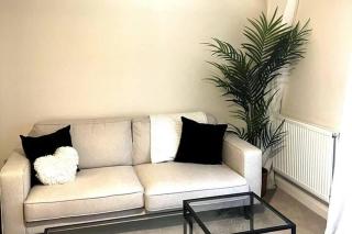 3-Bed House Sleeps 5 Free Parking - 4