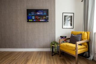Spacious Apartment near MCR Airport - 8