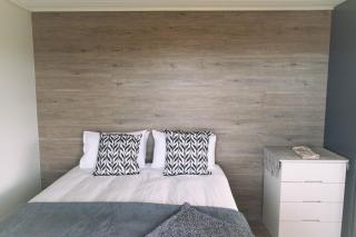 Boutique one bedroom Bird Watcher Map Of Africa - 2