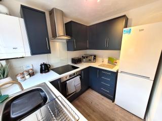 Hythe House - Stylish Stay for Families & Groups by Catchpole Stays - 7